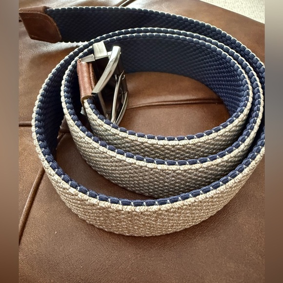 Tommy Bahama tan & navy reversible stretch belt sz large/XL like-new condition - Picture 5 of 6